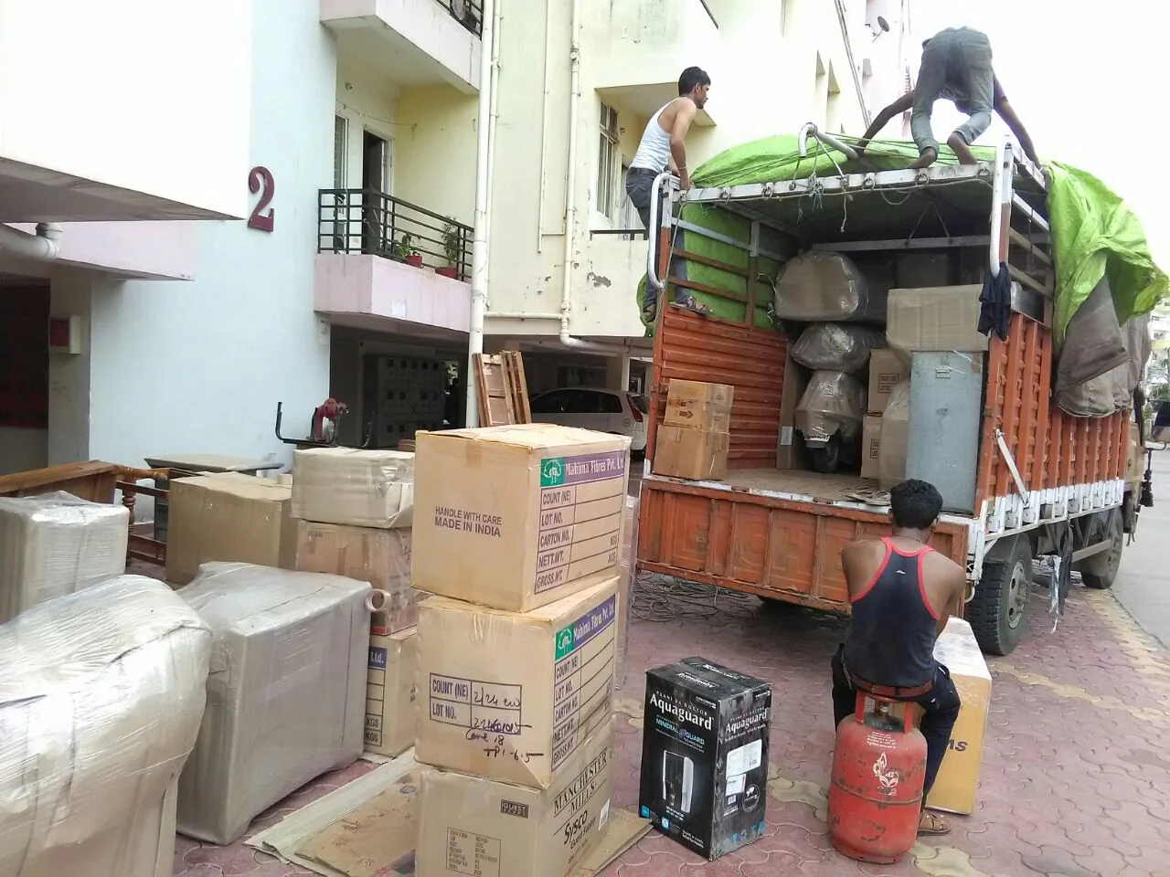 Packers and Movers in Phusro